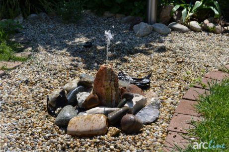 Záhradná solárna fontánka